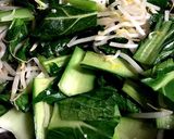 速攻！塩麹、オイスターソース入り野菜炒め作り方1写真