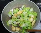 白菜と油揚げの炒めもの作り方3写真