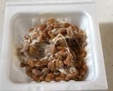 残ったひじきの煮物と納豆で、ひじき納豆丼作り方1写真