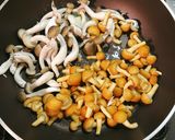 おろしドレとトマトソースでなめこパスタ作り方4写真