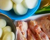 柔らか手羽元と大根と玉子の煮物。作り方1写真