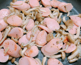 魚肉ソーセージとしめじのガーリック炒め作り方4写真