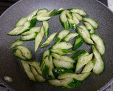 つるむらさきと胡瓜、牛肉の炒め物作り方5写真