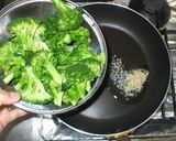 ブロッコリーカニカマの炒め物♪簡単大麦入作り方3写真