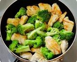 鶏肉とブロッコリーのカレーマヨソース炒め作り方8写真