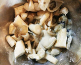 牡蠣としめじの卵とじ焼き♪作り方1写真