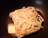 簡単☆味付けいらず♪なめ茸バターうどん作り方2写真