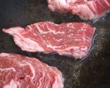 美味しく筋肉増量！玉子とじ牛ステーキ丼作り方3写真