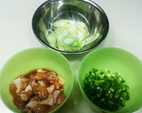 鶏肉と長ネギの煮麺　万能ネギを添えて作り方2写真