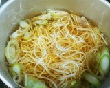 鶏肉と長ネギの煮麺　万能ネギを添えて作り方7写真