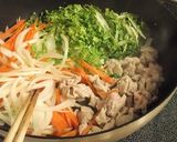 白菜と豚肉のチーズクリーム焼きそば作り方2写真