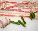 巻いて焼くだけ！安価で満足する豚バラ巻き作り方1写真