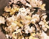 あっさり味☆はんぺんと塩昆布の三角春巻き作り方3写真