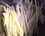 《簡単》大根の皮と生姜でやみつき炒め物！作り方1写真