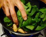 「ウィンナーとほうれん草のバター炒め」作り方4写真