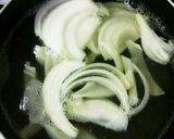 大根の茎と玉ねぎの味噌汁作り方1写真
