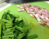 家の食材3つニラとベーコンのピリ辛炒め作り方1写真