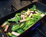 家の食材3つニラとベーコンのピリ辛炒め作り方4写真