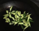 超簡単！もずくとキュウリのナンプラー炒め作り方3写真