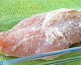 鶏むね肉と赤い大根のピリッとサラダ♪作り方1写真