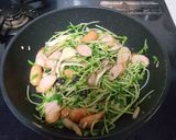 冷蔵庫にあるもので☆豆苗パスタ☆作り方4写真