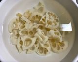 鶏ももとレンコンのマヨペッパーソテー作り方1写真