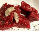 煮込み用牛角切り肉で一口ステーキ塩麹入り作り方1写真