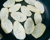 簡単ペッパーポテトと豚バラのバター醤油♡作り方2写真
