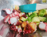アボカドとたこのわさび醤油和え作り方5写真