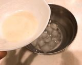 カット苺と手作り練乳の、いちごミルク！作り方6写真