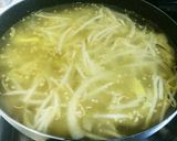 モヤシと挽肉の味噌バタースープ作り方7写真