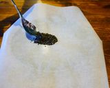 「黒ごまクリームチーズの酒盗のせ」作り方1写真