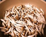 シンプルに旨い◎しめじと春菊の炒めナムル作り方2写真
