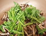 シンプルに旨い◎しめじと春菊の炒めナムル作り方4写真