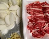 牛薄切り肉と大根の塩麹入り煮物！作り方1写真