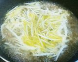 挽肉とモヤシの塩バターラーメン　袋麺使用作り方5写真