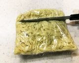 簡単！そばめし（焼きそば）の麺の切り方♪作り方2写真