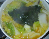 白菜とエリンギとワカメのオイ味噌スープ❁作り方5写真