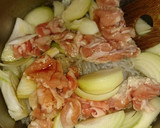 我が家自慢の味【大根と白滝と豚肉の煮物】作り方3写真