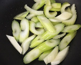 エビとアボカド、セロリの粒マスタード炒め作り方3写真