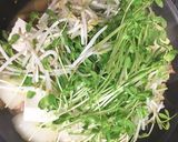 豆苗とモヤシの胡麻味噌なべ作り方5写真