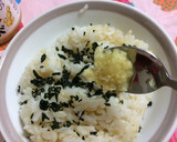 市販の刻み生姜とわかめのおにぎり。作り方2写真