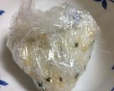 市販の刻み生姜とわかめのおにぎり。作り方4写真