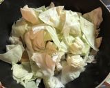 鶏もも肉とキャベツの酒粕味噌炒め作り方3写真