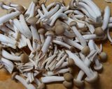鶏むね肉とキャベツしめじのバジル醤油煮❀作り方1写真