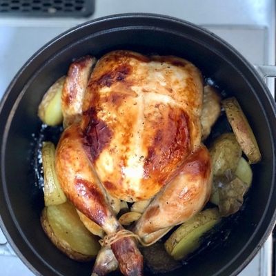 Staub: 初心者向けのローストチキン by ソルトさん。 【クックパッド