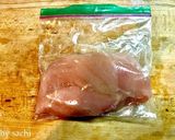 パーティーのおつまみに！ペッパー鶏ハム作り方1写真