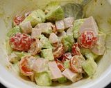 簡単！アボカドと魚肉ソーセージのサラダ作り方1写真