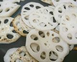 いつもと違う☆れんこんのカレーきんぴら作り方1写真
