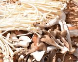 簡単つまみ＊干しキノコのペペロンチーノ作り方1写真